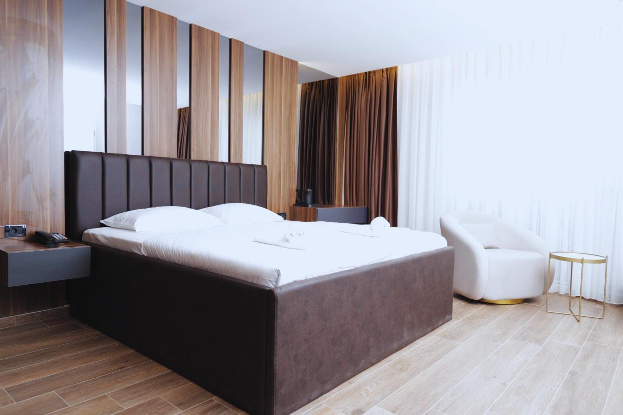 Hotel Solo 127 普里兹伦 外观 照片